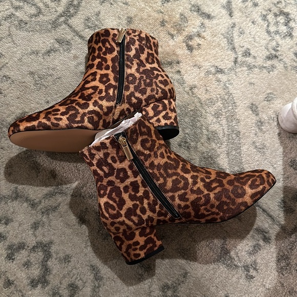 Comfortview cheetah boots, 10w - Picture 3 of 4